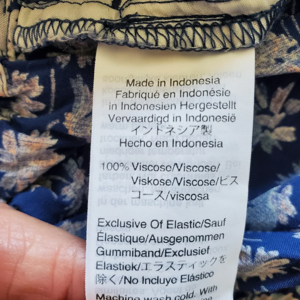 Madewell Blue and White Floral Wide-Leg Pants.  Size Medium - Picture 8 of 9